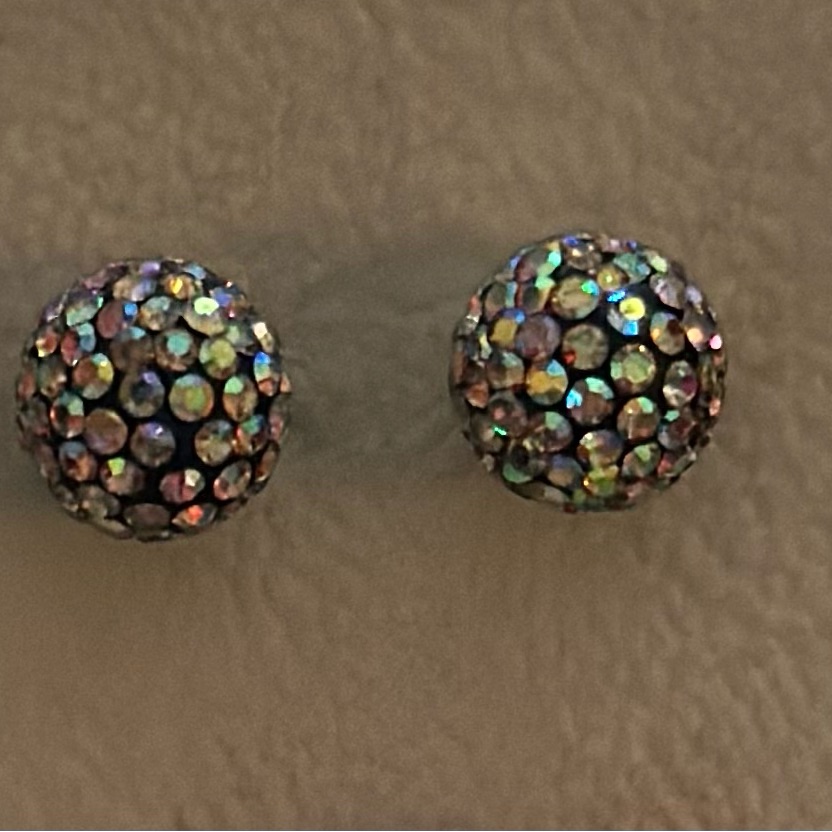 Nogu Sparkling Rhinestone Stud Earrings